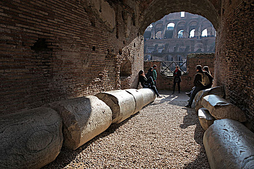 罗马斗兽场内部石柱