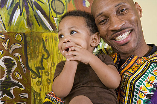 肖像,高兴,美国黑人,父亲,衣服,传统,非洲,拿着,儿子,室内,看镜头