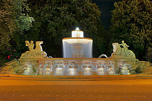 喷泉,夜晚,纪念建筑,建造,1893年,雕刻师,古典,风格,象征,水,慕尼黑,巴伐利亚,德国,欧洲