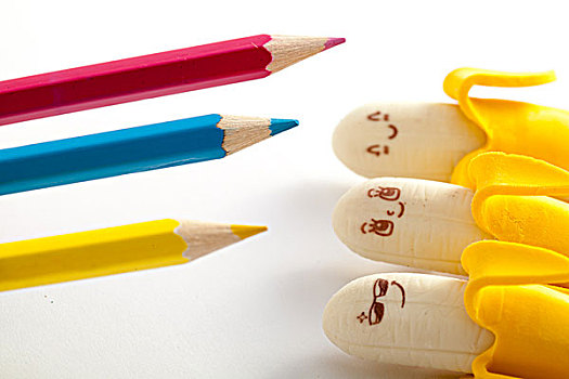 小黄人和彩色铅笔