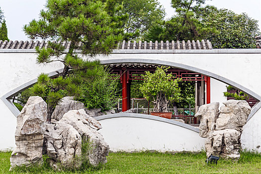 中式园林奇石绿植景观,河南省开封铁塔公园