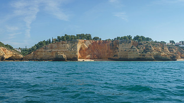 葡萄牙南部阿尔加维海岸线悬崖礁石自然风景