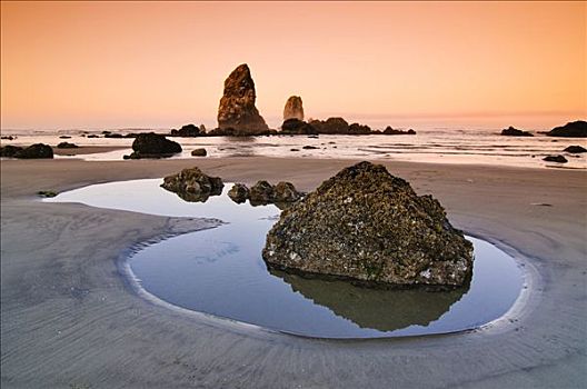独块巨石,石头,坎农海滩,俄勒冈,美国,北美