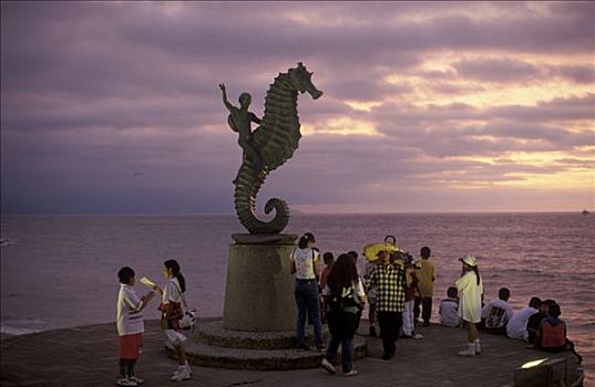 游客,享受,日落,风景,下方,雕塑,一个人,骑,海马,海滩,散步场所,波多黎各,墨西哥