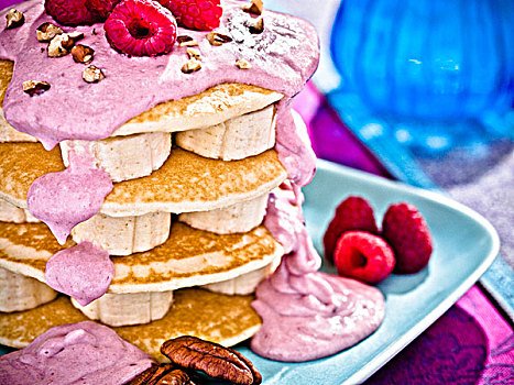 盘子,薄烤饼,一堆,香蕉片,遮盖,粉色,酸乳酱,树莓