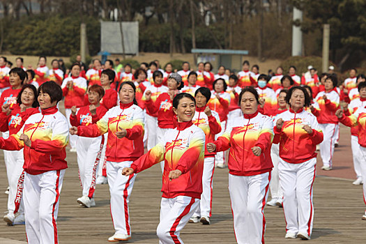 山东省日照市,千人共跳广场舞,掀起全民健身热潮