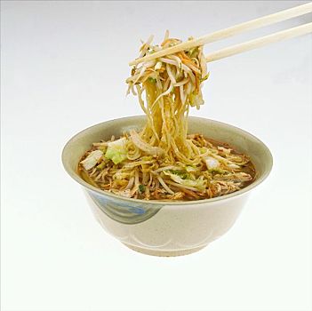 筷子,面条,蔬菜,汤碗,白色背景