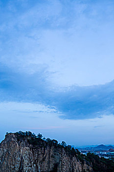 山丘与天空