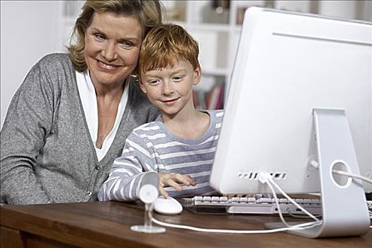 祖母,孙子,用电脑