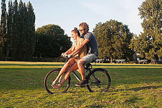 浪漫,年轻,情侣,自行车,一起,公园