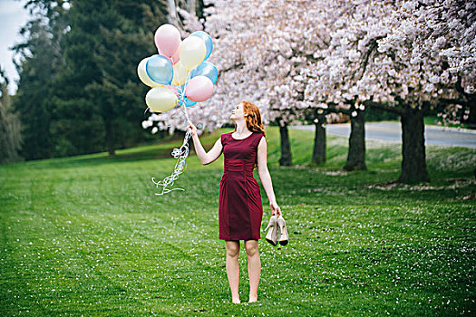美女,拿着,束,气球,春天,公园