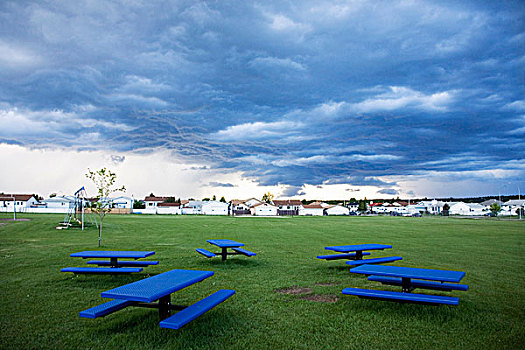 蓝色,野餐桌,乌云,艾伯塔省,加拿大