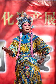 北京春节庙会上的戏曲表演