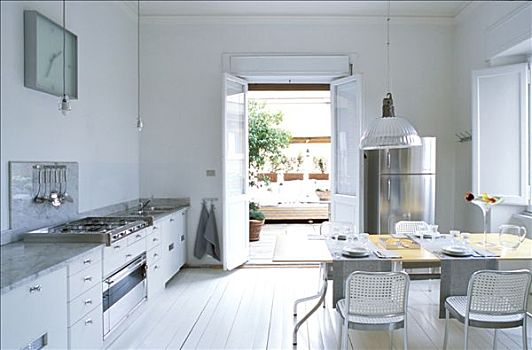 厨房,白色,家具,桌子,冰箱,阳台,背影
