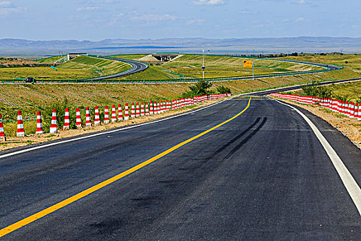 草原上的公路