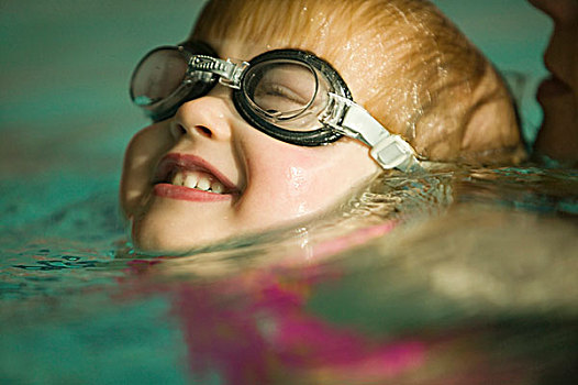 3岁,女孩,游泳