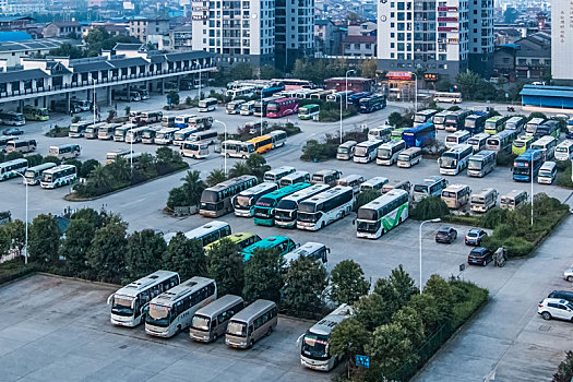湖南省张家界市公共汽车停车场环境