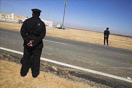 埃及人,警察,站立,守卫,等待,2006年,日食,靠近,埃及