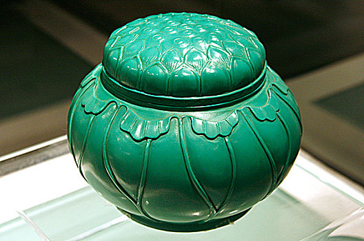 松石绿色玻璃莲子纹盖罐,清乾隆