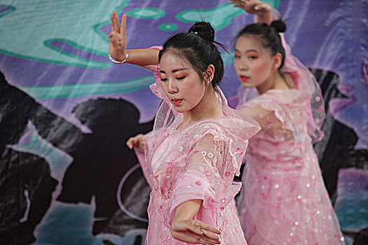 中学生艺术舞蹈