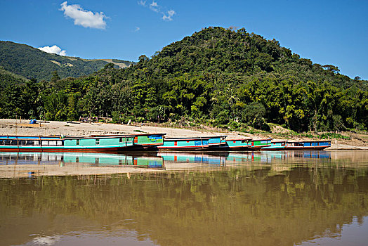 船,湄公河,琅勃拉邦,老挝