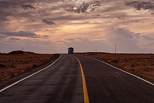 黄昏的公路