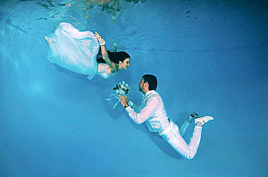 新郎,新娘,水下,婚礼,游泳池