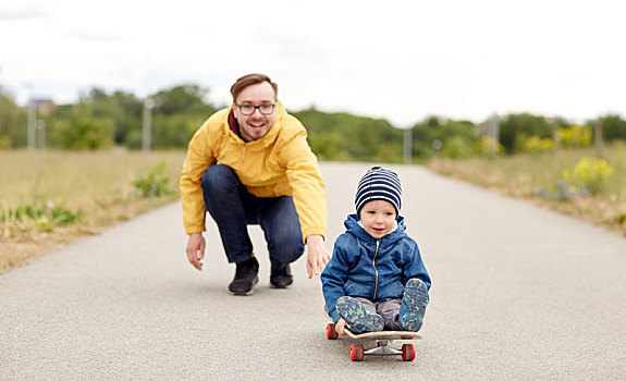高兴,父亲,小,儿子,骑,滑板