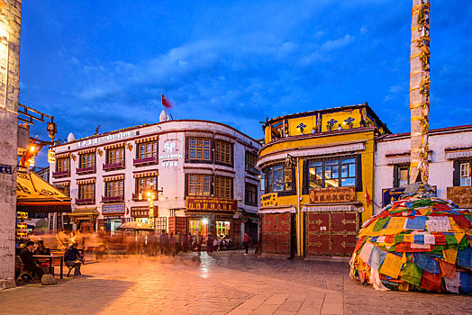 西藏拉萨八廊街夜景