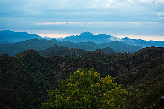 山川,霞光,山脉,森林,群山,山峰,晚霞,天空,云,天际线,绿色