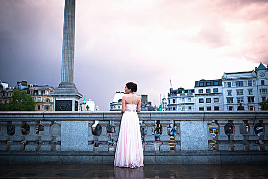 美女,晚礼服,黄昏,特拉法尔加广场,伦敦,英国
