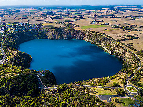 澳大利亚火山湖
