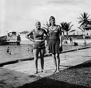 两个女人,泳衣,旁侧,游泳池,巴尔博亚,巴拿马,艺术家,未知