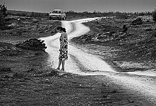 女人,沙漠公路