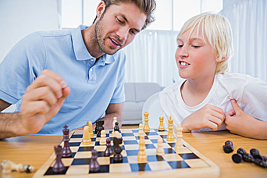 父亲,儿子,玩,下棋,一起,客厅