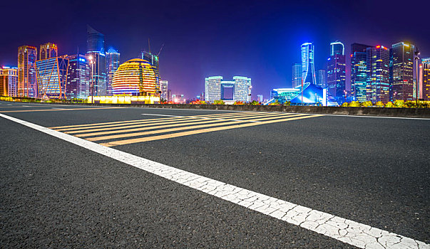 杭州钱江新城建筑夜景和道路交通