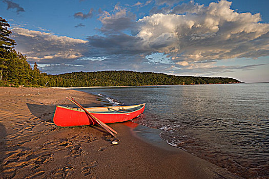 红色,独木舟,沙滩,湾,港口,苏必利尔湖,苏必利尔湖省立公园,安大略省,加拿大