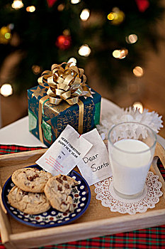 圣诞礼物,圣诞曲奇,牛奶杯,信息