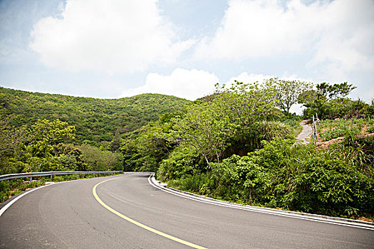 上山转弯时的道路