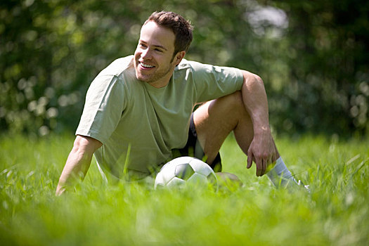 男青年,坐,草,足球