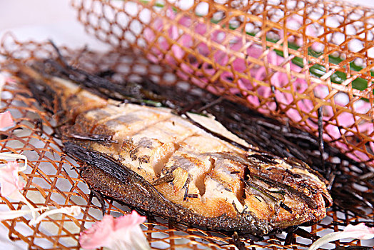 竹排烤鲳鱼
