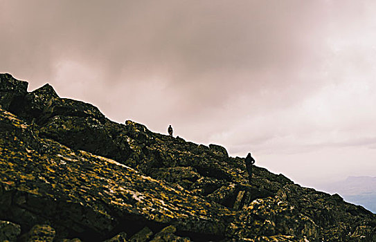剪影,风景,两个男人,远足,崎岖,石头,山,俄罗斯