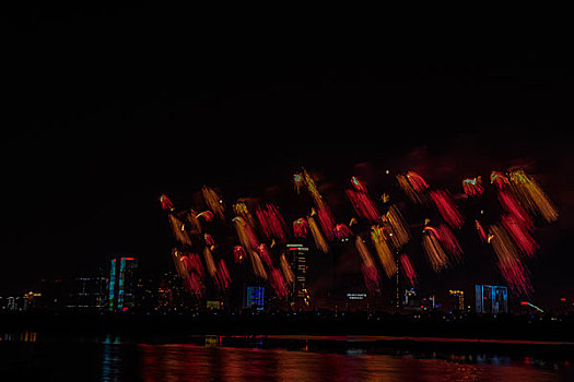 烟花,建筑群,河流,夜景,水,灯,节日