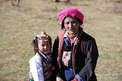 藏族妇女头饰图片