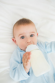 可爱,男婴,喝,牛奶,瓶子