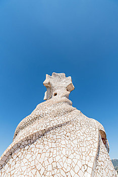 巴塞罗那米拉之家屋顶烟囱雕刻特写