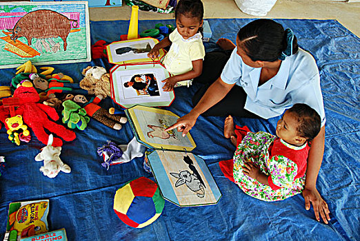 dominica,carib,territory,unicef,animator,playing,with,children,on,the,ground