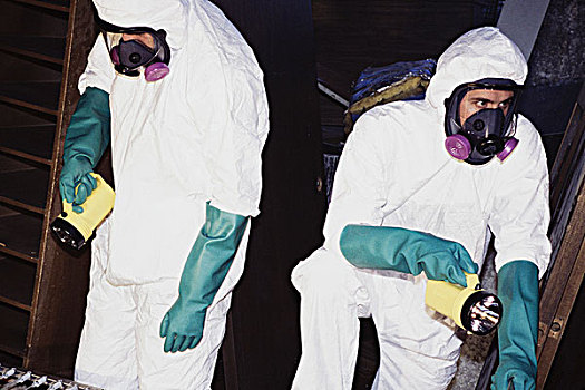 两个男人,戴着,防护,清洁,套装,呼吸,面具