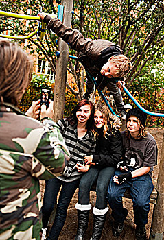 青少年,玩,攀缘游戏架,校园,制作,照相
