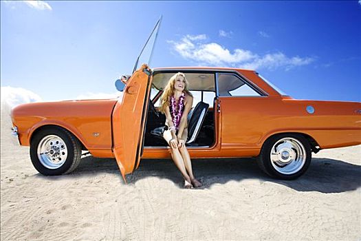 夏威夷,瓦胡岛,女孩,姿势,正面,旧式,橙色,汽车,海滩